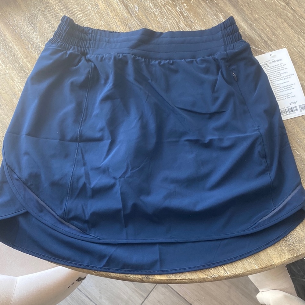 NWT Lululemon Hotty Hot skirt, *long, navy blue